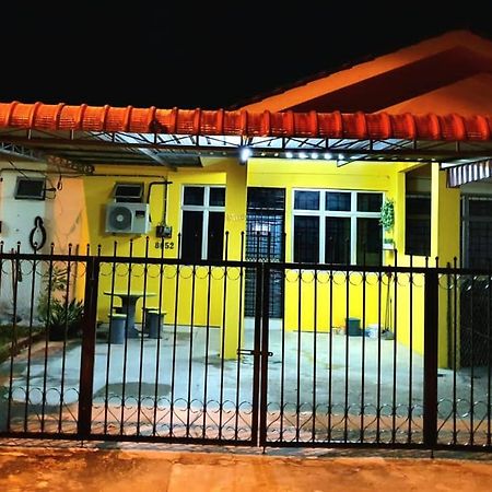 Lh Alisha Homestay Wangsa Mewangi 구아 무상 외부 사진