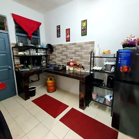 Lh Alisha Homestay Wangsa Mewangi 구아 무상 외부 사진
